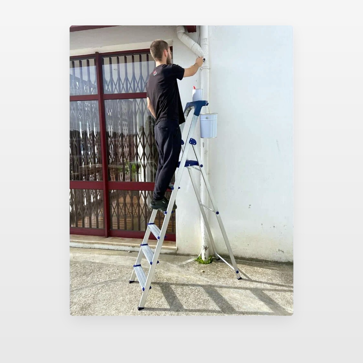 SUPER EXTRA – escadote Jormax em utilização